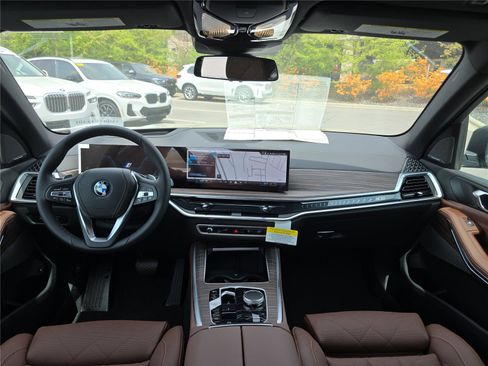 New 2026 BMW X5 xDrive50e w/ Climate Comfort Package AWD/4WD image 17