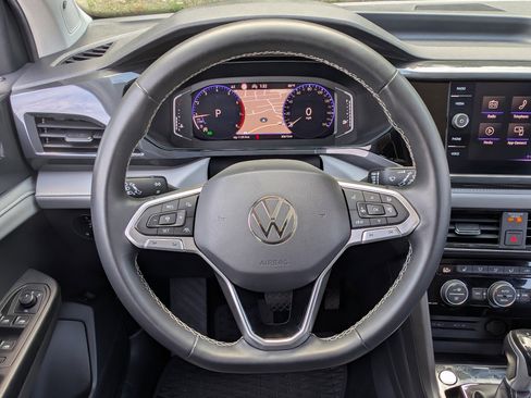 Used 2022 Volkswagen Taos SEL w/ Panoramic Sunroof Package FWD image 24