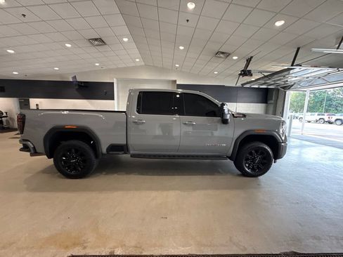 Used 2024 GMC Sierra 2500 AT4 w/ AT4 Premium Plus Package AWD/4WD image 8