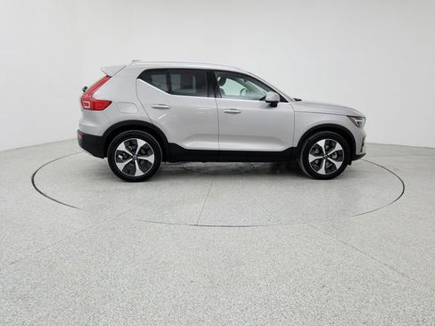 Certified 2025 Volvo XC40 B5 Plus image 4
