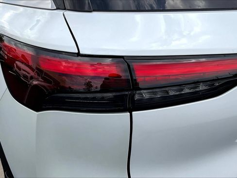 Used 2027 INFINITI QX60 Luxe w/ Cargo Package AWD/4WD image 22