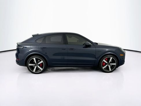 Used 2025 Porsche Cayenne Turbo AWD/4WD image 4