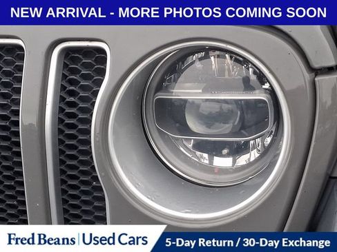 Used 2019 Jeep Wrangler Unlimited Sahara w/ Cold Weather Group AWD/4WD image 6