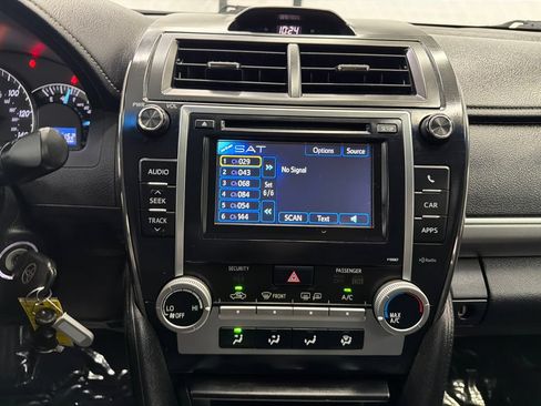 Used 2012 Toyota Camry SE FWD image 25