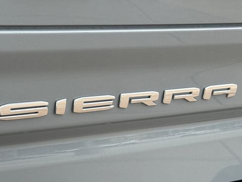 Used 2024 GMC Sierra 1500 AT4X image 33