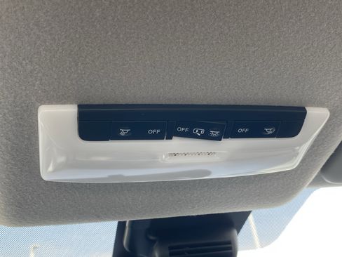 Used 2023 Nissan Versa S w/ Trunk Package image 22