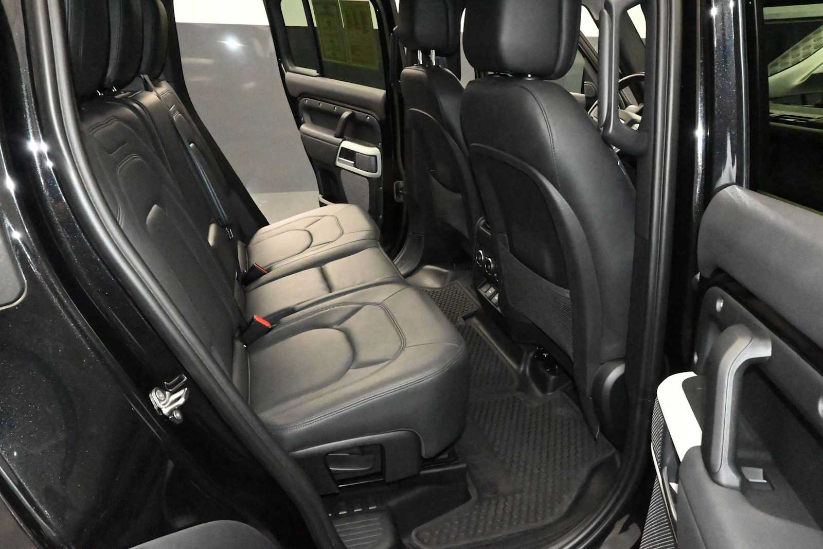 Used 2023 Land Rover Defender 110 SE AWD/4WD image 14