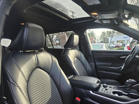 Used 2023 Toyota Highlander XSE image 10