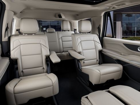 New 2027 Lincoln Navigator Reserve w/ Jet Appearance Package AWD/4WD image 36