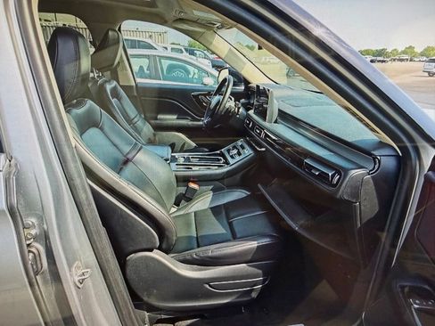 Used 2023 Lincoln Aviator AWD w/ Premium Package image 8