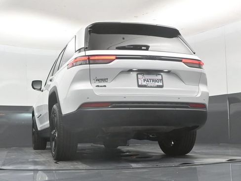 Used 2024 Jeep Grand Cherokee Altitude AWD/4WD image 50