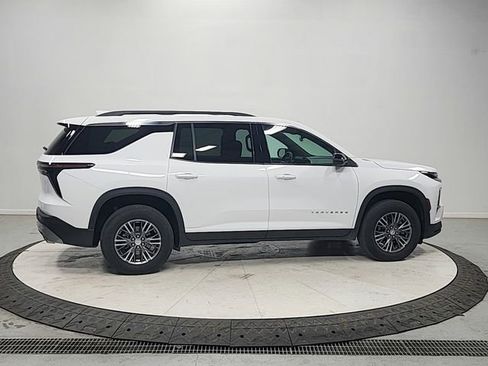 Used 2025 Chevrolet Traverse LT AWD/4WD image 8