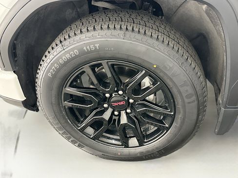 Used 2024 GMC Sierra 1500 Elevation image 11