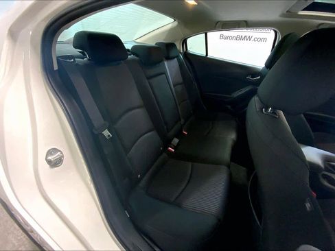 Used 2016 MAZDA MAZDA3 i Touring image 19