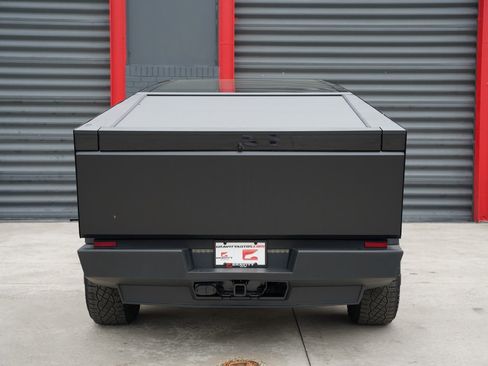 Used 2024 Tesla Cybertruck AWD Crew Cab image 9