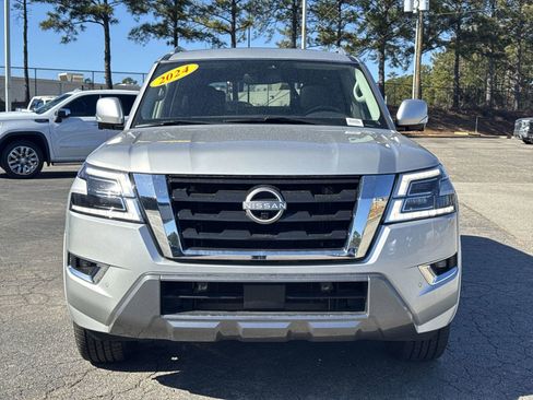 Used 2024 Nissan Armada SL w/ Captain's Chairs Package image 3