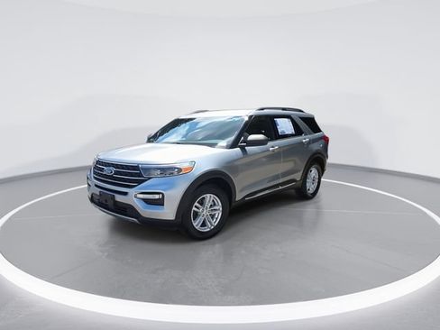 Used 2020 Ford Explorer XLT w/ Equipment Group 202A RWD image 4