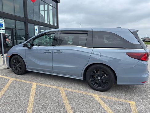Used 2023 Honda Odyssey Sport image 4
