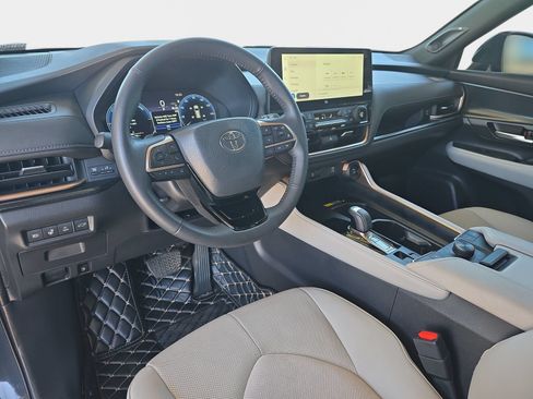 Used 2025 Toyota Grand Highlander AWD Hybrid image 19