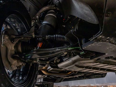 Used 2025 Chevrolet Suburban High Country image 14