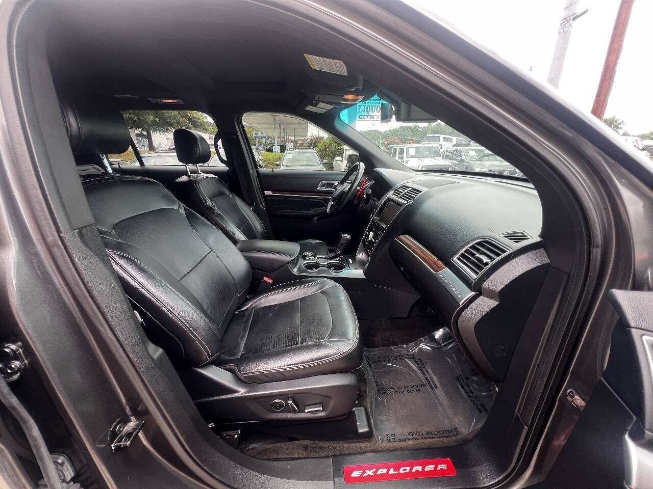 Used 2016 Ford Explorer Limited w/ Equipment Group 301A AWD/4WD image 14