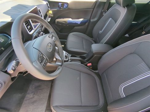 New 2025 Hyundai Venue Limited image 18