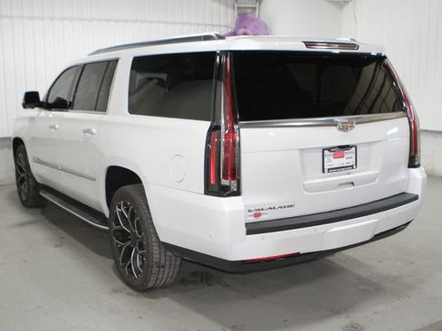 Used 2018 Cadillac Escalade ESV Luxury AWD/4WD image 30