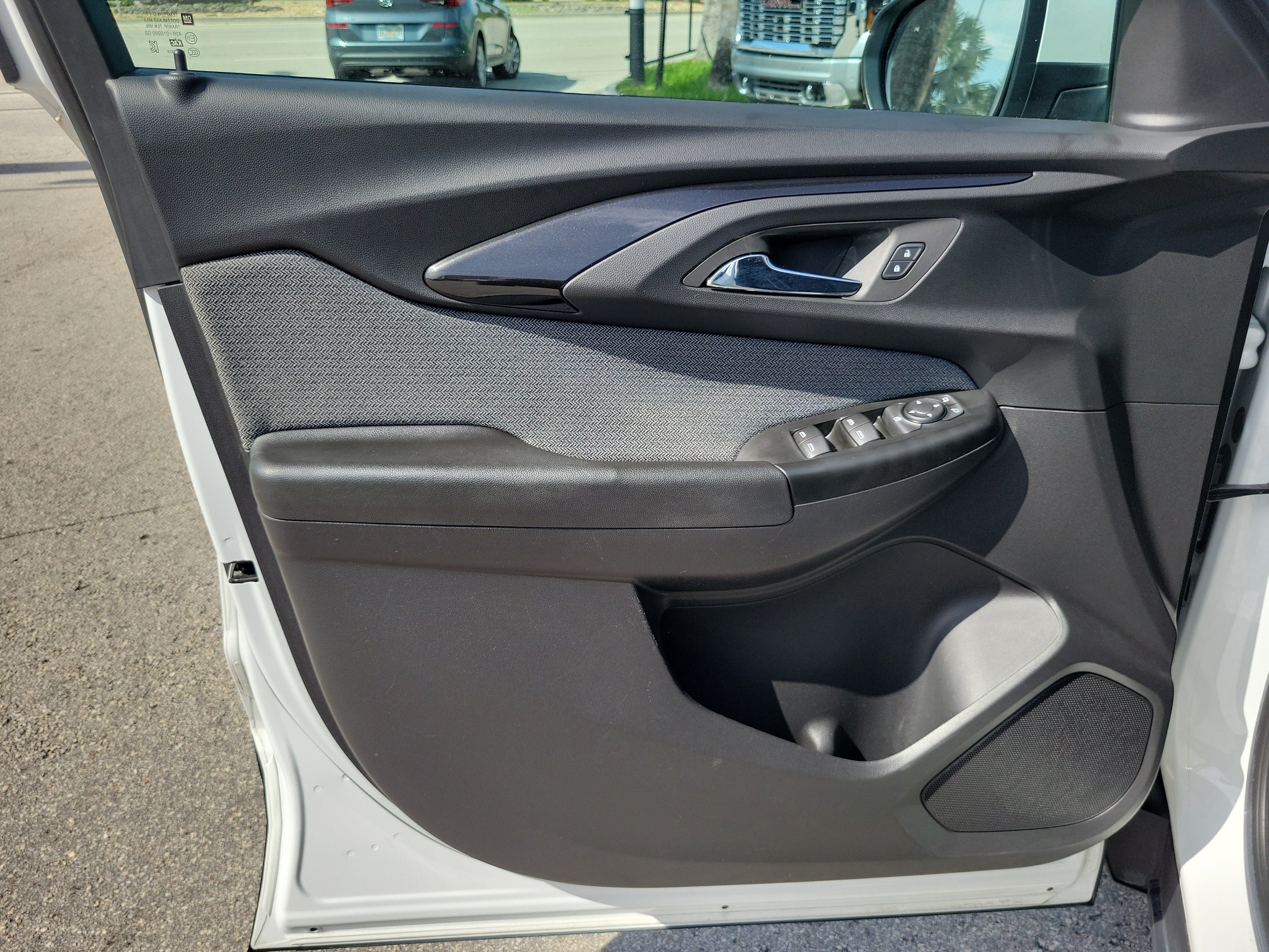 Used 2022 Chevrolet TrailBlazer LT w/ Convenience Package FWD image 22