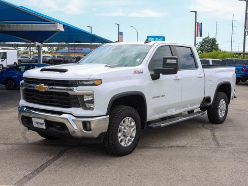 Used 2024 Chevrolet Silverado 2500 LT AWD/4WD image 6