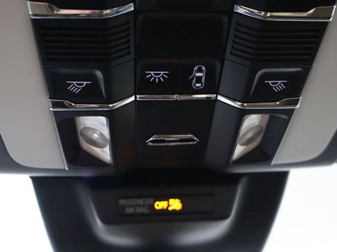 Used 2022 Porsche Macan image 52