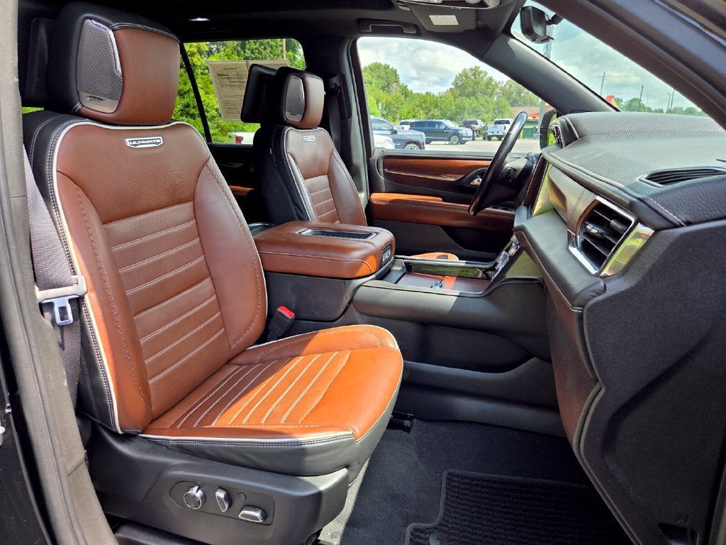 Used 2023 GMC Yukon Denali Ultimate AWD/4WD image 30