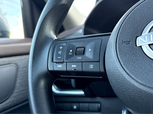 Used 2023 Nissan Rogue SV image 15