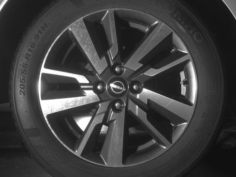 Used 2025 Nissan Versa SV image 15