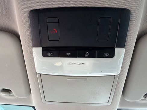 Used 2025 Nissan Rogue SV FWD image 30