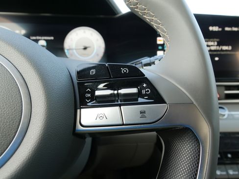 Used 2023 Hyundai Elantra SEL w/ Convenience Package image 22