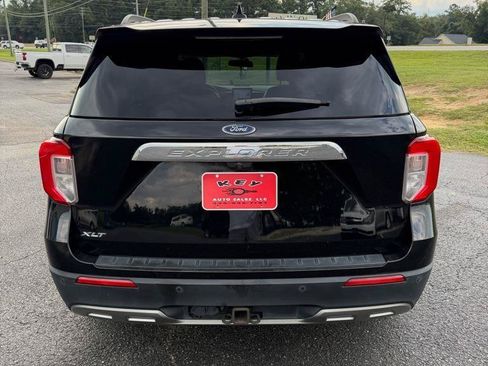 Used 2021 Ford Explorer XLT w/ Equipment Group 202A RWD image 3