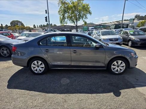Used 2011 Volkswagen Jetta SE FWD image 13