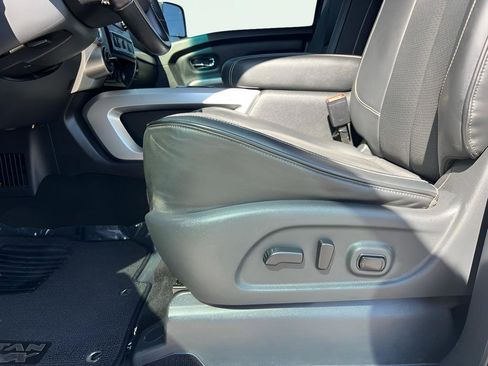 Used 2018 Nissan Titan PRO-4X w/ Pro-4x Utility Package AWD/4WD image 40