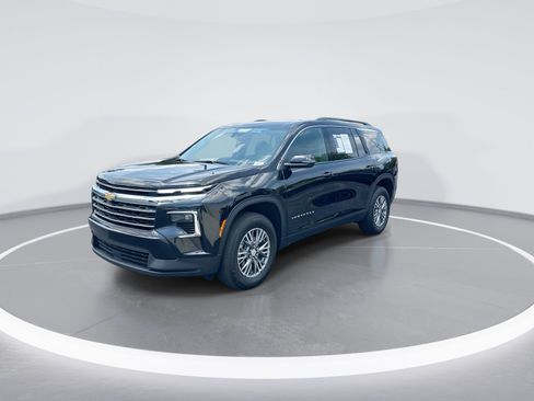 Used 2025 Chevrolet Traverse LT FWD image 5