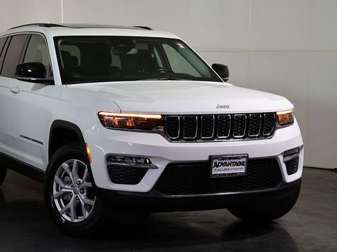 Used 2022 Jeep Grand Cherokee Limited AWD/4WD image 6