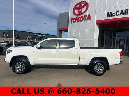 Used 2016 Toyota Tacoma SR5 w/ SR5 Appearance Package (SN) image 7