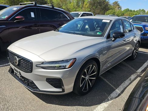 Used 2023 Volvo S60 T8 Plus AWD/4WD image 2