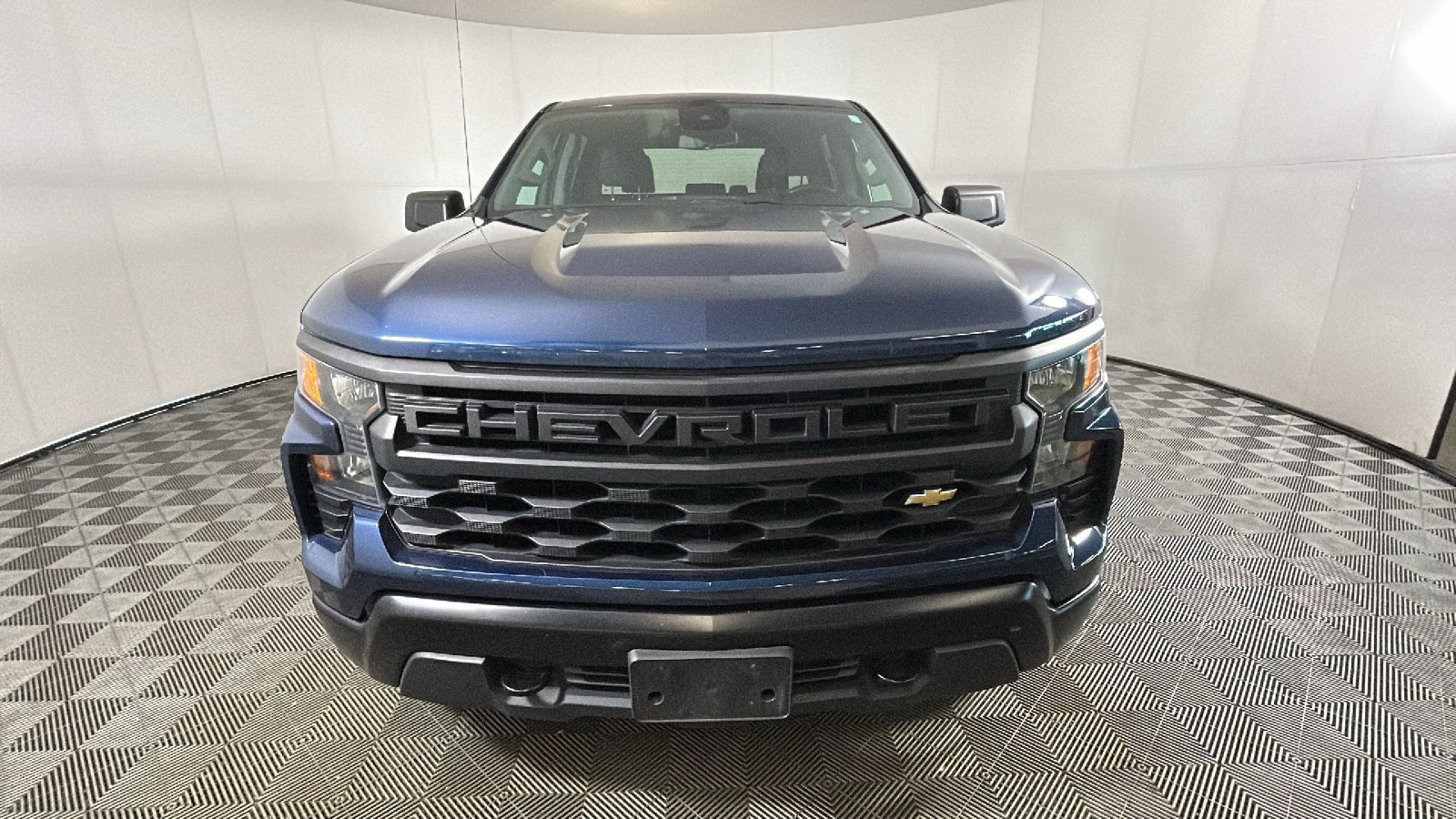 Used 2022 Chevrolet Silverado 1500 W/T w/ WT Value Package AWD/4WD image 8