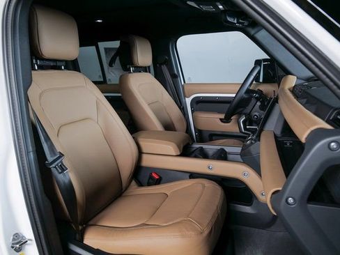 New 2026 Land Rover Defender 130 X-Dynamic SE image 3