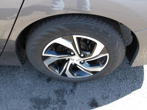 Used 2017 Honda Accord LX image 23