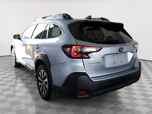 Used 2023 Subaru Outback Premium AWD/4WD image 6