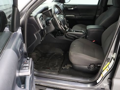 Used 2018 Toyota Tacoma TRD Sport w/ Technology Package RWD image 14