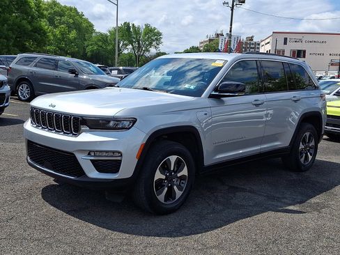 Used 2024 Jeep Grand Cherokee Limited 4xe AWD/4WD image 3