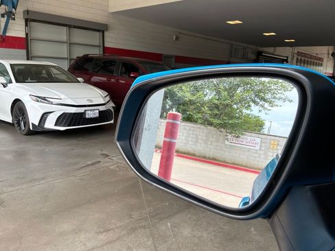 Used 2019 Toyota RAV4 XLE Premium FWD image 20