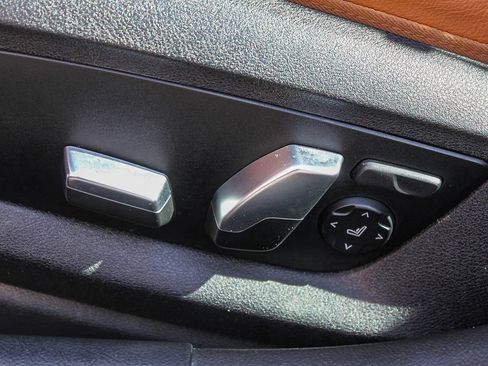 Used 2022 BMW 530e w/ Premium Package image 22